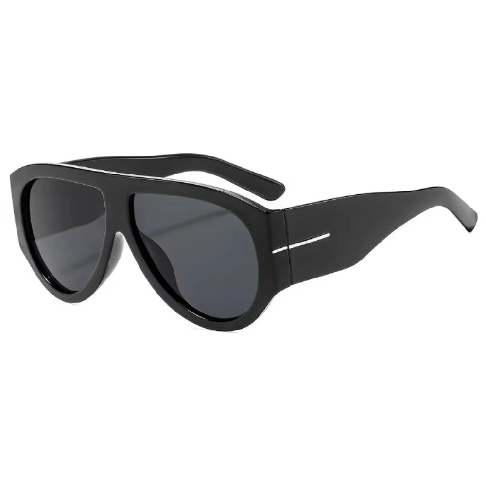 Nova Oversized Cat-Eye – Black / Grey Lens