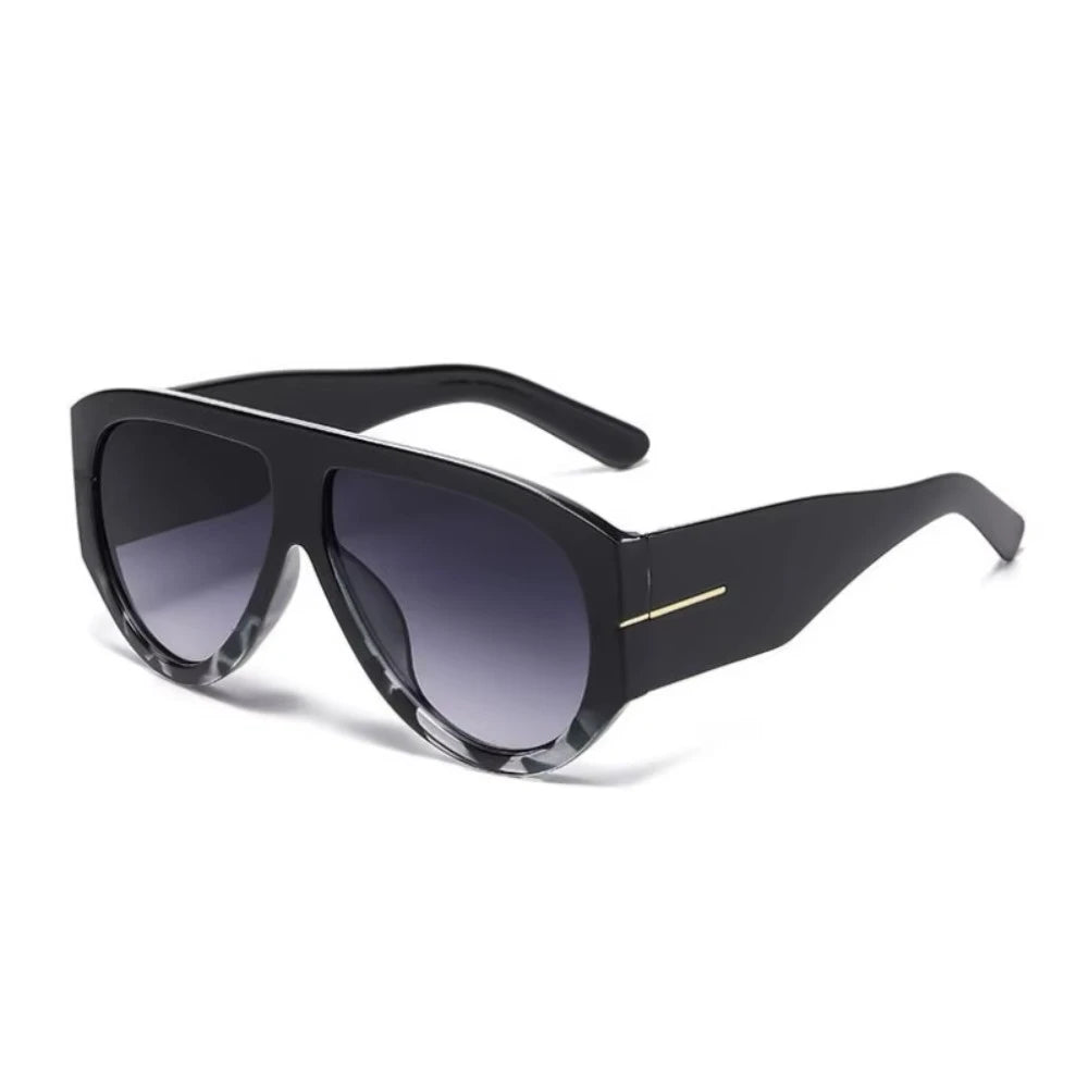 Nova Oversized Cat-Eye – Black / Grey Gradient